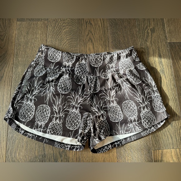 Love Fitness Pineapple shorts - Picture 1 of 3